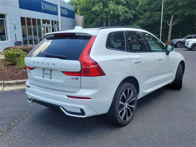 2023 Volvo XC60 Plus Dark Theme