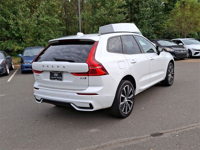 2023 Volvo XC60 Plus Dark Theme