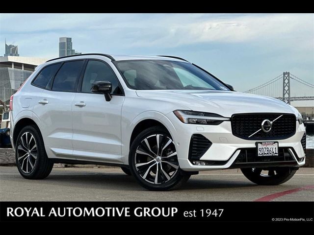 2023 Volvo XC60 Plus Dark Theme