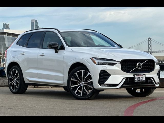 2023 Volvo XC60 Plus Dark Theme