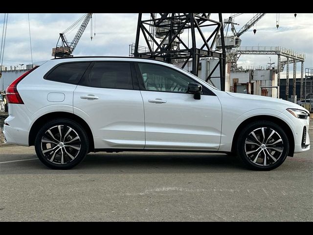 2023 Volvo XC60 Plus Dark Theme