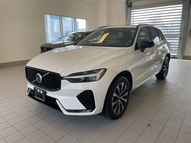 2023 Volvo XC60 Plus Dark Theme