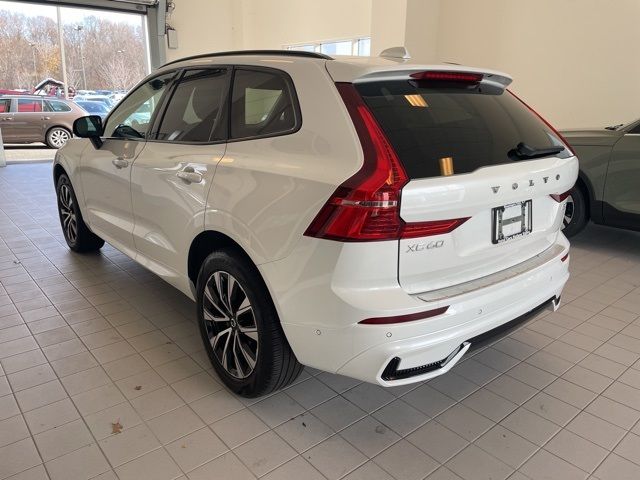 2023 Volvo XC60 Plus Dark Theme