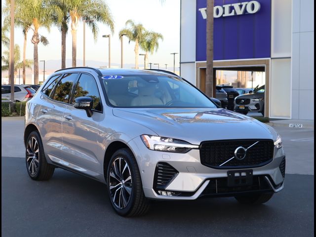 2023 Volvo XC60 Plus Dark Theme