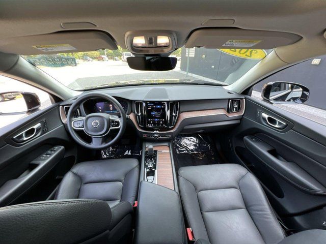 2023 Volvo XC60 Plus Bright Theme