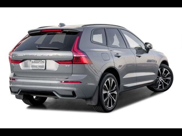 2023 Volvo XC60 Plus Dark Theme