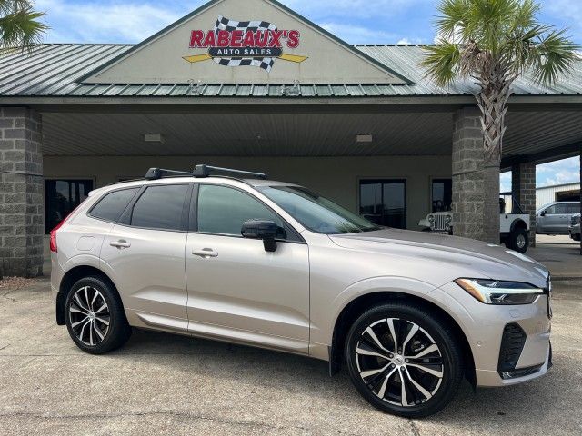 2023 Volvo XC60 Plus Dark Theme