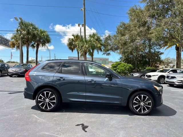 2023 Volvo XC60 Plus Dark Theme