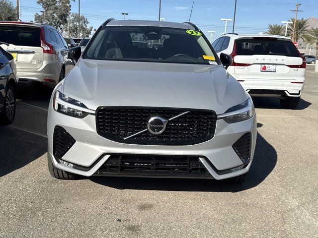 2023 Volvo XC60 Plus Dark Theme