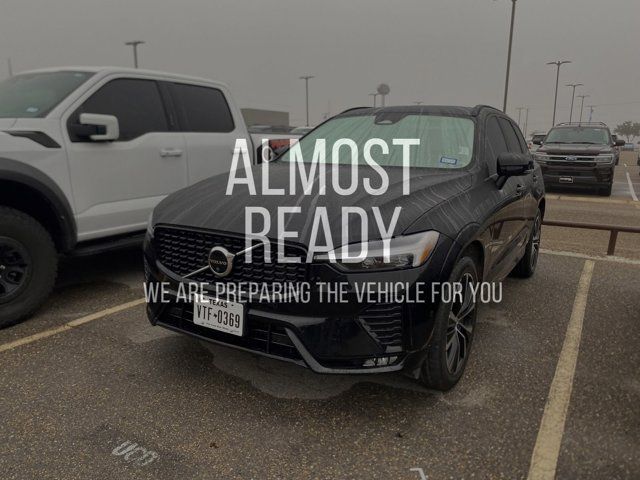 2023 Volvo XC60 Plus Dark Theme