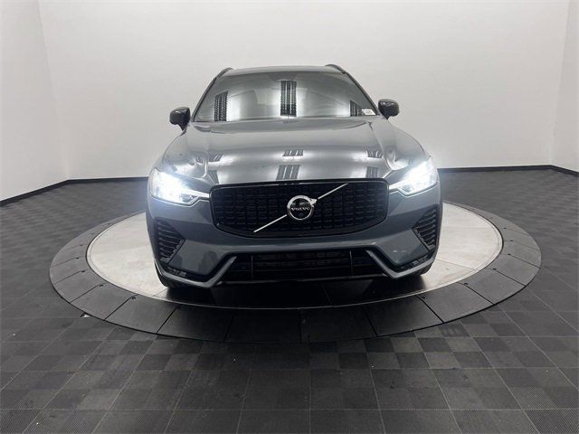 2023 Volvo XC60 Plus Dark Theme