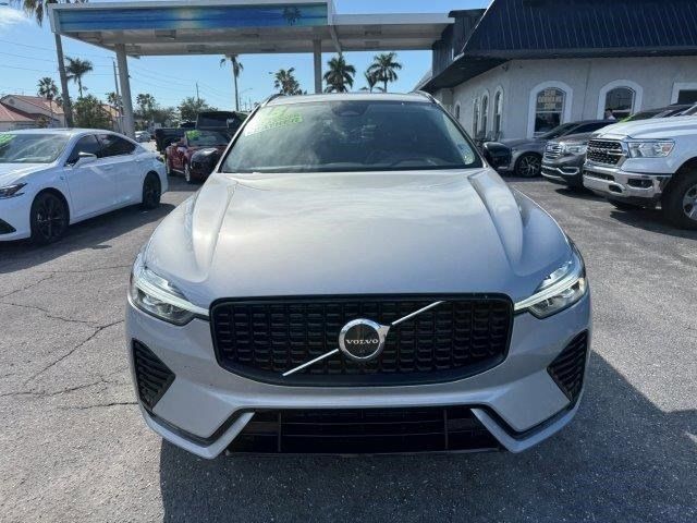 2023 Volvo XC60 Plus Dark Theme