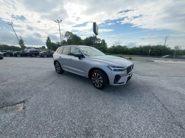 2023 Volvo XC60 Plus Dark Theme