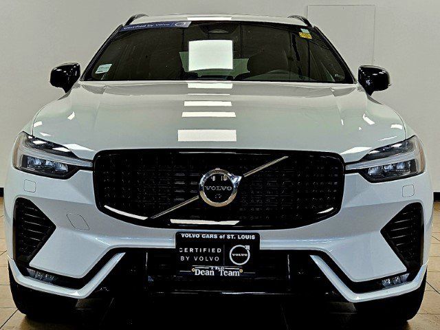 2023 Volvo XC60 Plus Dark Theme