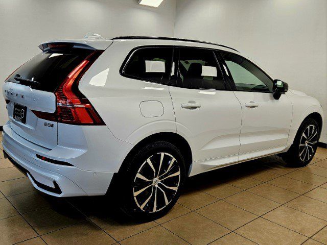 2023 Volvo XC60 Plus Dark Theme