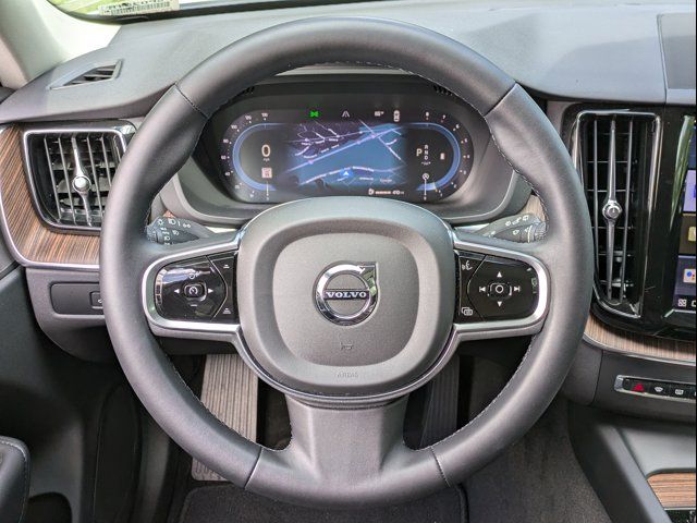 2023 Volvo XC60 Plus Dark Theme