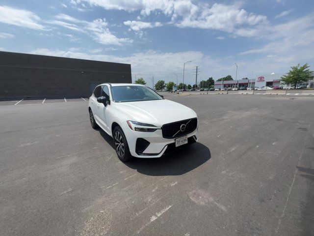 2023 Volvo XC60 Plus Dark Theme