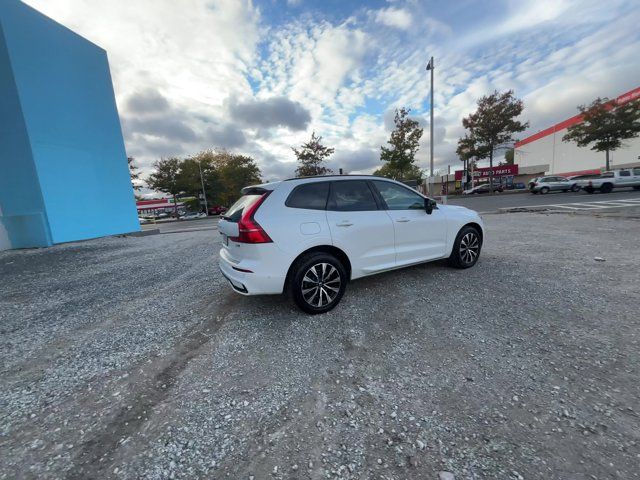 2023 Volvo XC60 Plus Dark Theme