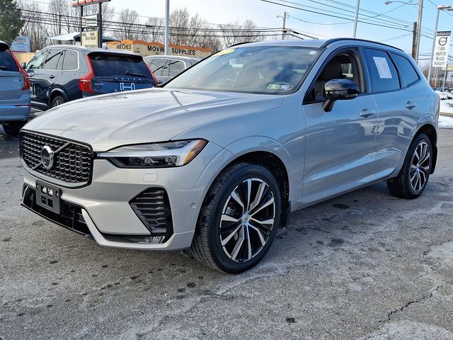 2023 Volvo XC60 Plus Dark Theme