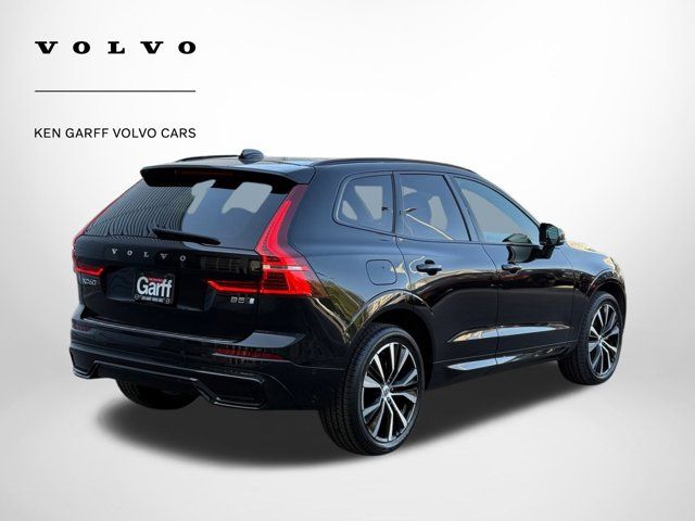 2023 Volvo XC60 Plus Dark Theme