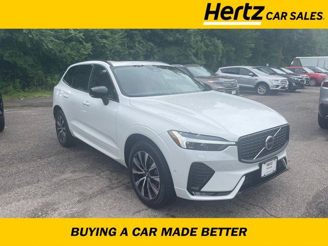 2023 Volvo XC60 Plus Dark Theme