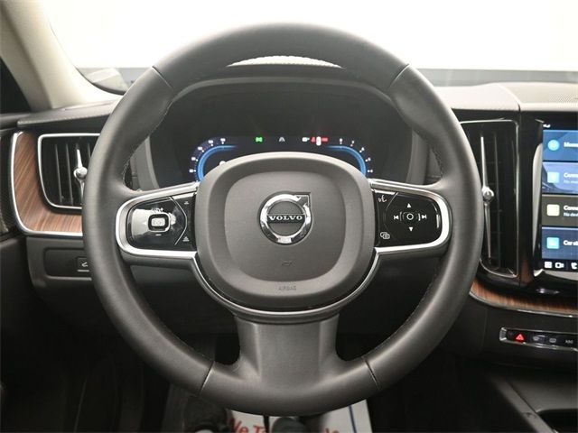 2023 Volvo XC60 Ultimate Bright Theme