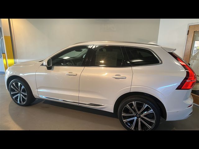 2023 Volvo XC60 Ultimate Bright Theme