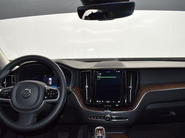 2023 Volvo XC60 Ultimate Dark Theme