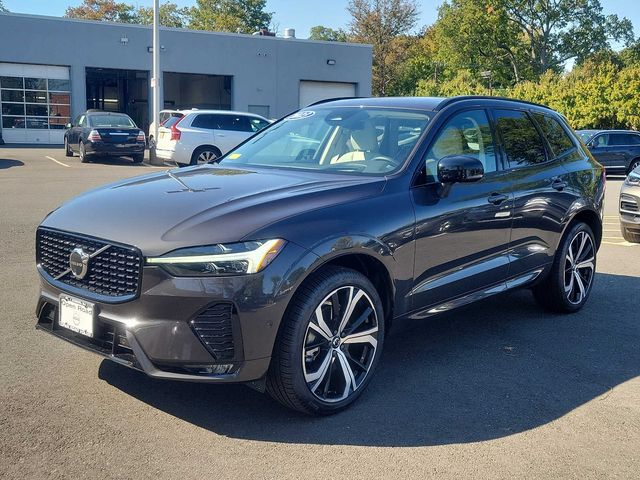 2023 Volvo XC60 Ultimate Dark Theme