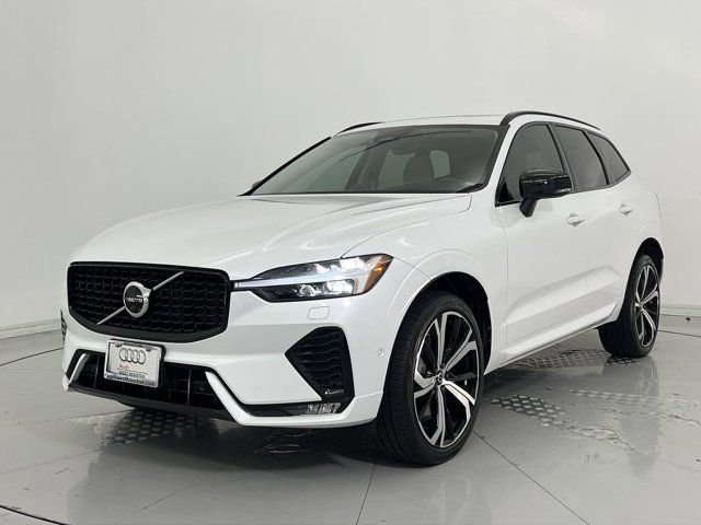 2023 Volvo XC60 Ultimate Dark Theme