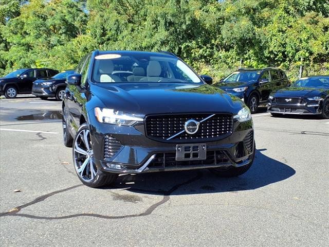 2023 Volvo XC60 Ultimate Dark Theme