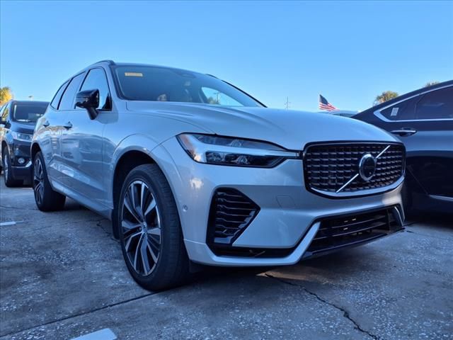 2023 Volvo XC60 Recharge Plug-In Hybrid Ultimate Dark Theme