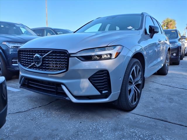 2023 Volvo XC60 Recharge Plug-In Hybrid Ultimate Dark Theme