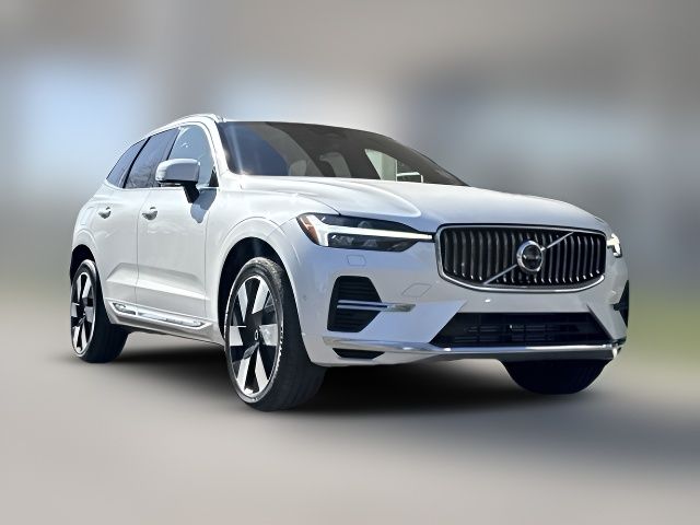 2023 Volvo XC60 Recharge Plug-In Hybrid Plus Bright Theme