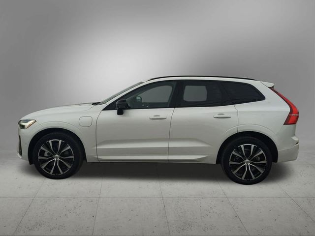 2023 Volvo XC60 Recharge Plug-In Hybrid Plus Dark Theme