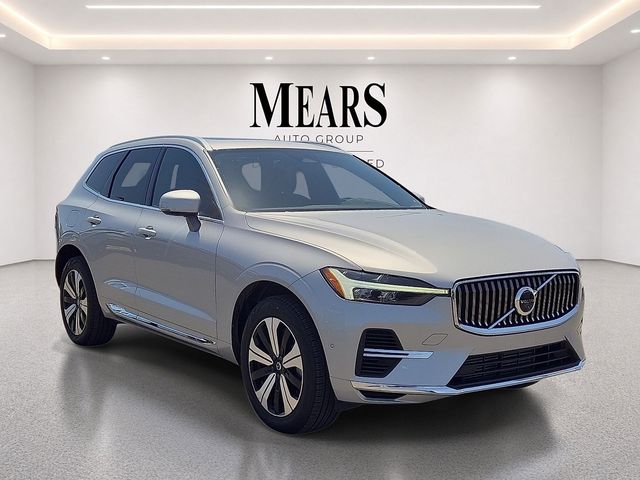 2023 Volvo XC60 Recharge Plug-In Hybrid Plus Bright Theme
