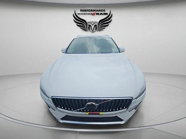 2023 Volvo XC60 Recharge Plug-In Hybrid Plus Bright Theme