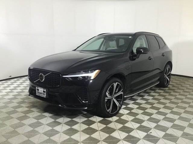 2023 Volvo XC60 Recharge Plug-In Hybrid Ultimate Dark Theme