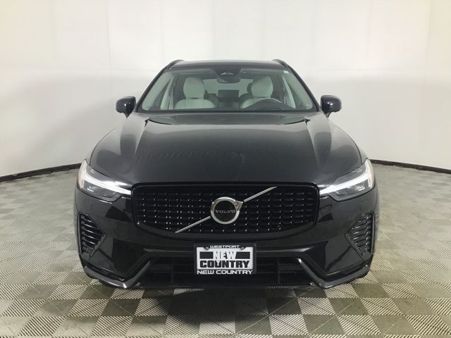 2023 Volvo XC60 Recharge Plug-In Hybrid Ultimate Dark Theme