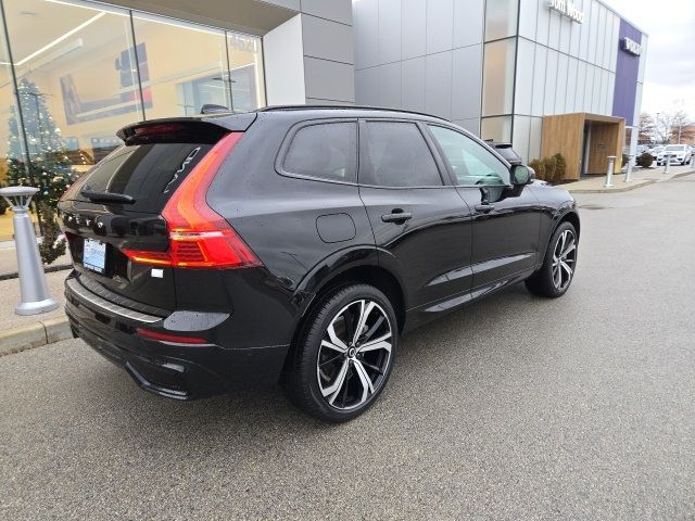 2023 Volvo XC60 Recharge Plug-In Hybrid Ultimate Dark Theme