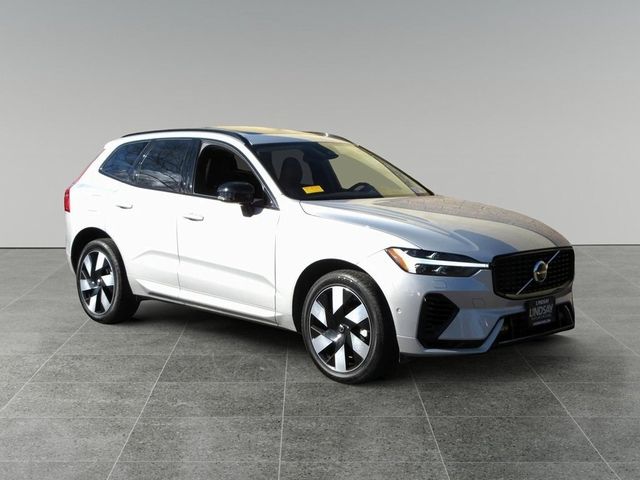 2023 Volvo XC60 Recharge Plug-In Hybrid Ultimate Dark Theme