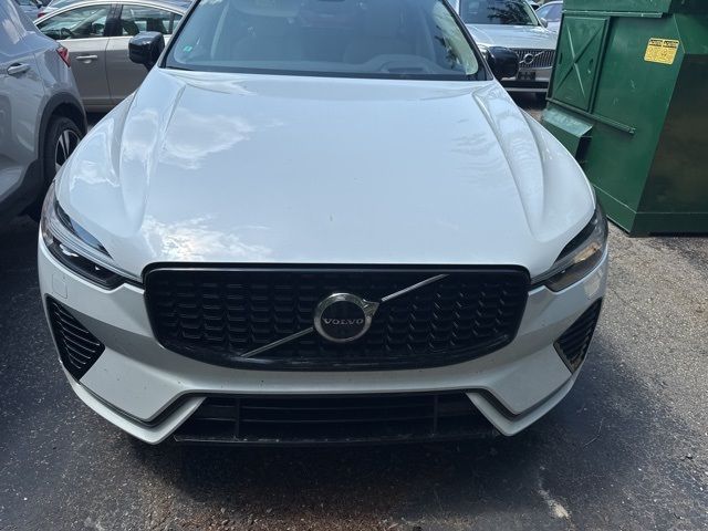 2023 Volvo XC60 Recharge Plug-In Hybrid Ultimate Dark Theme
