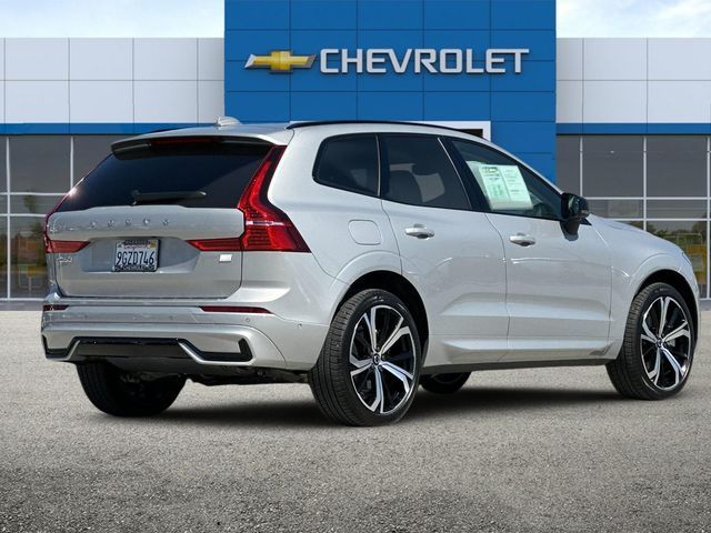 2023 Volvo XC60 Recharge Plug-In Hybrid Ultimate Dark Theme