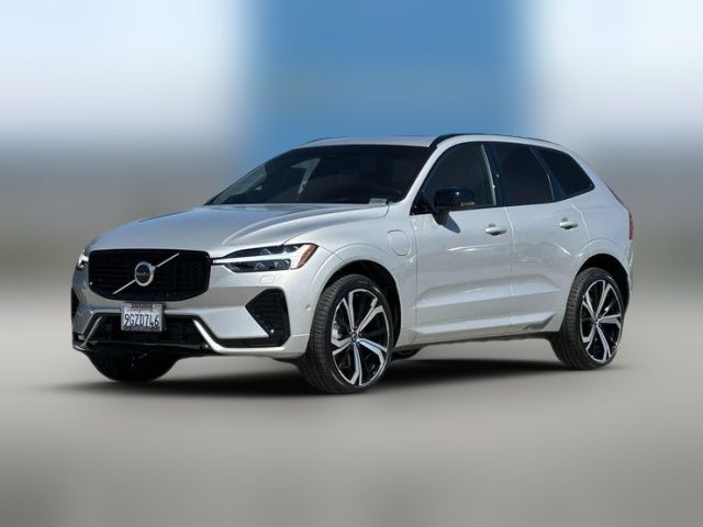 2023 Volvo XC60 Recharge Plug-In Hybrid Ultimate Dark Theme