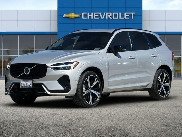 2023 Volvo XC60 Recharge Plug-In Hybrid Ultimate Dark Theme