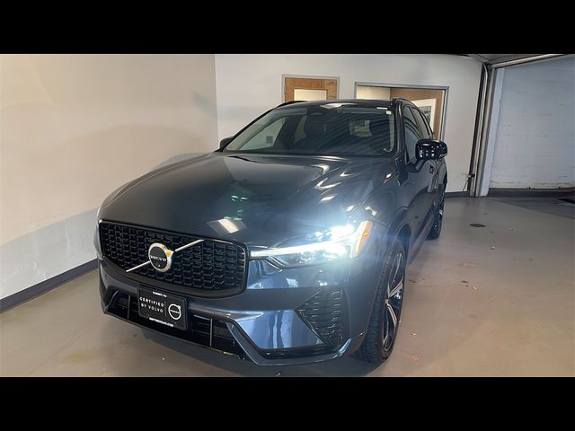 2023 Volvo XC60 Recharge Plug-In Hybrid Ultimate Dark Theme