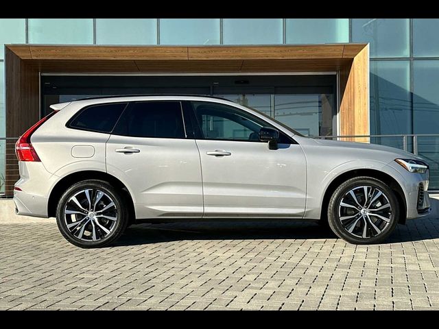 2023 Volvo XC60 Recharge Plug-In Hybrid Ultimate Dark Theme