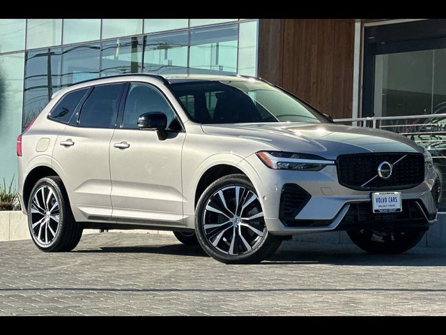 2023 Volvo XC60 Recharge Plug-In Hybrid Ultimate Dark Theme