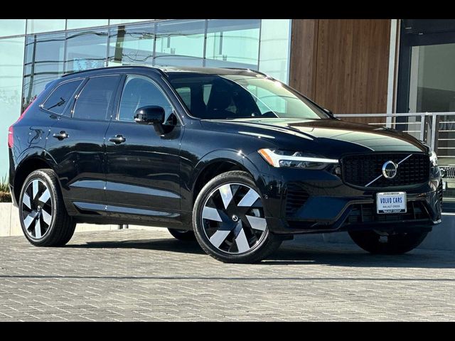 2023 Volvo XC60 Recharge Plug-In Hybrid Ultimate Dark Theme