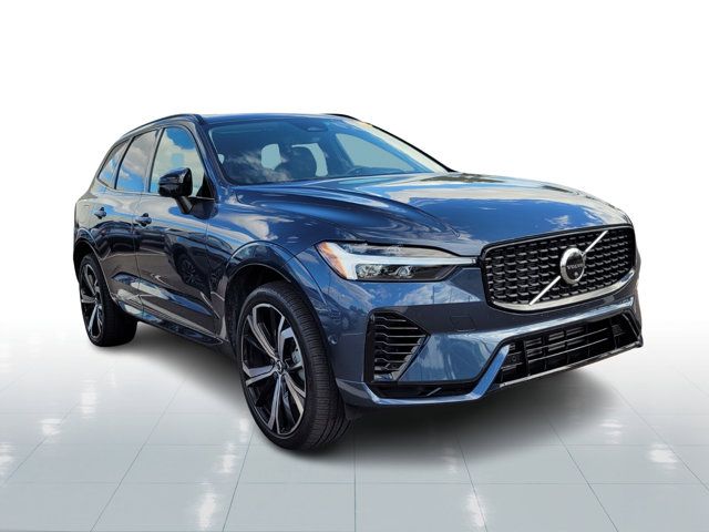 2023 Volvo XC60 Recharge Plug-In Hybrid Ultimate Dark Theme